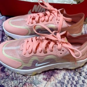Nike Women’s Lucent Sneaker Size 8 Coral/Violet NWT